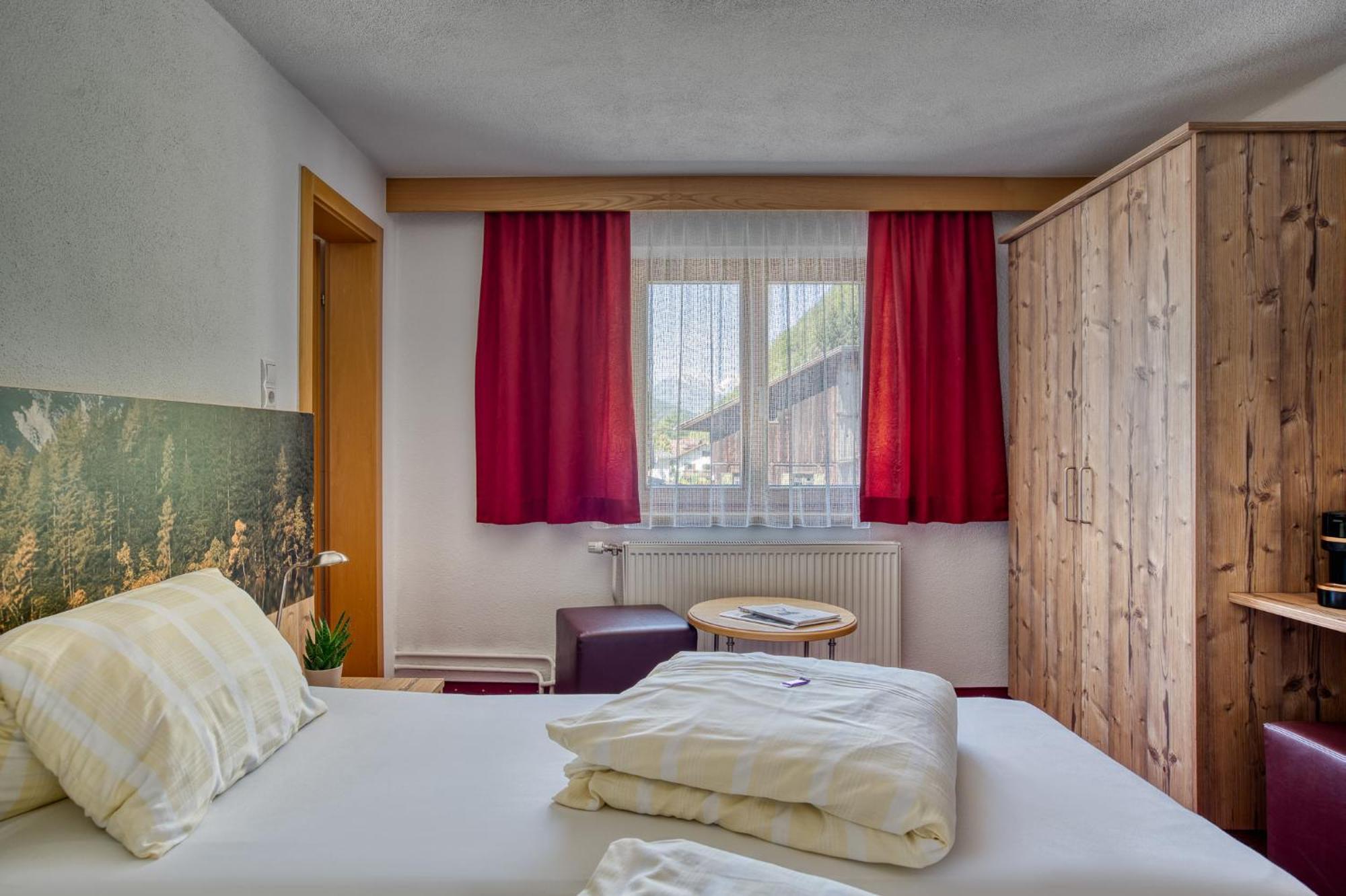 Hotel Jaegerhof Oetz Habitación foto