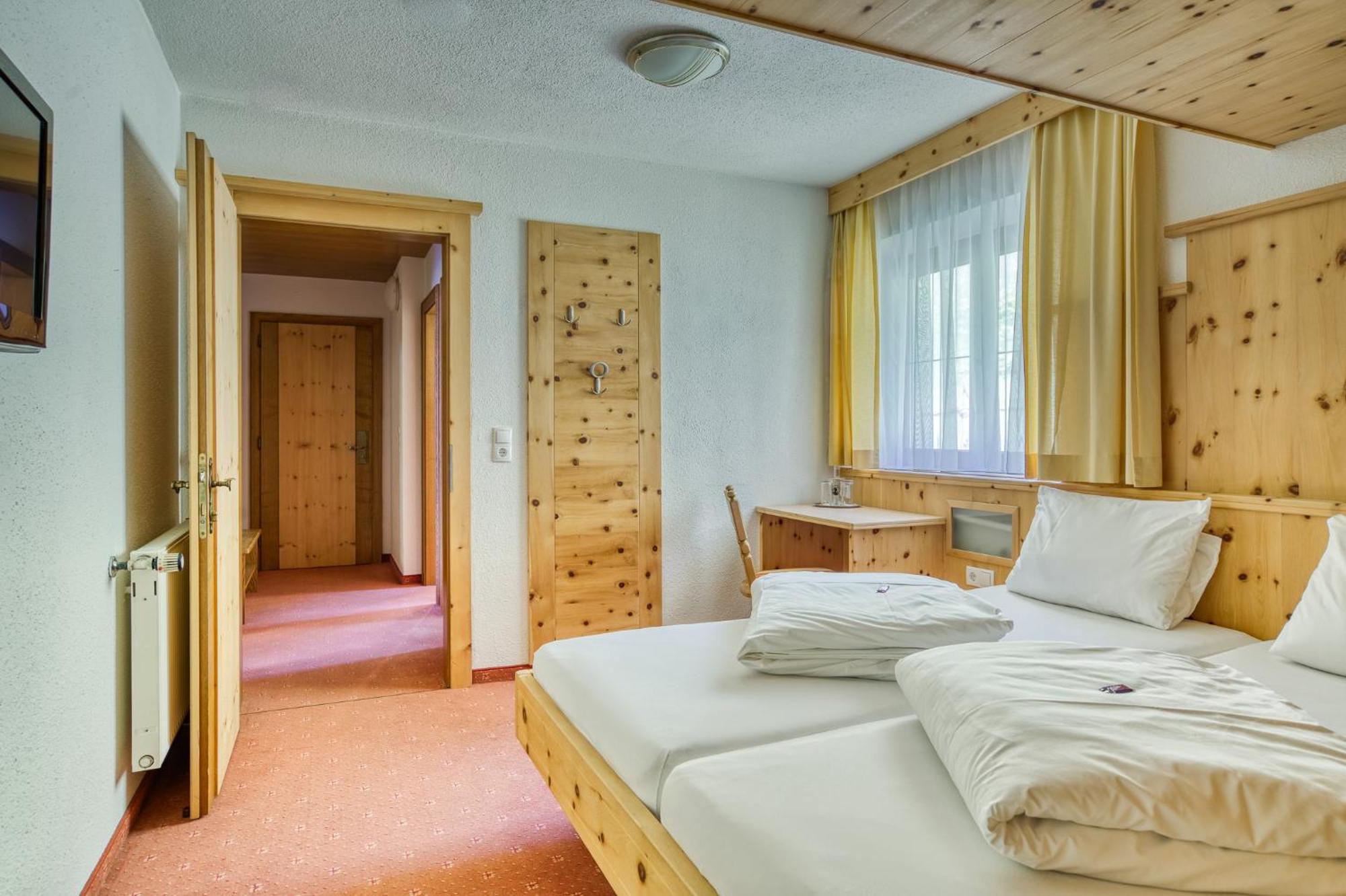 Hotel Jaegerhof Oetz Habitación foto