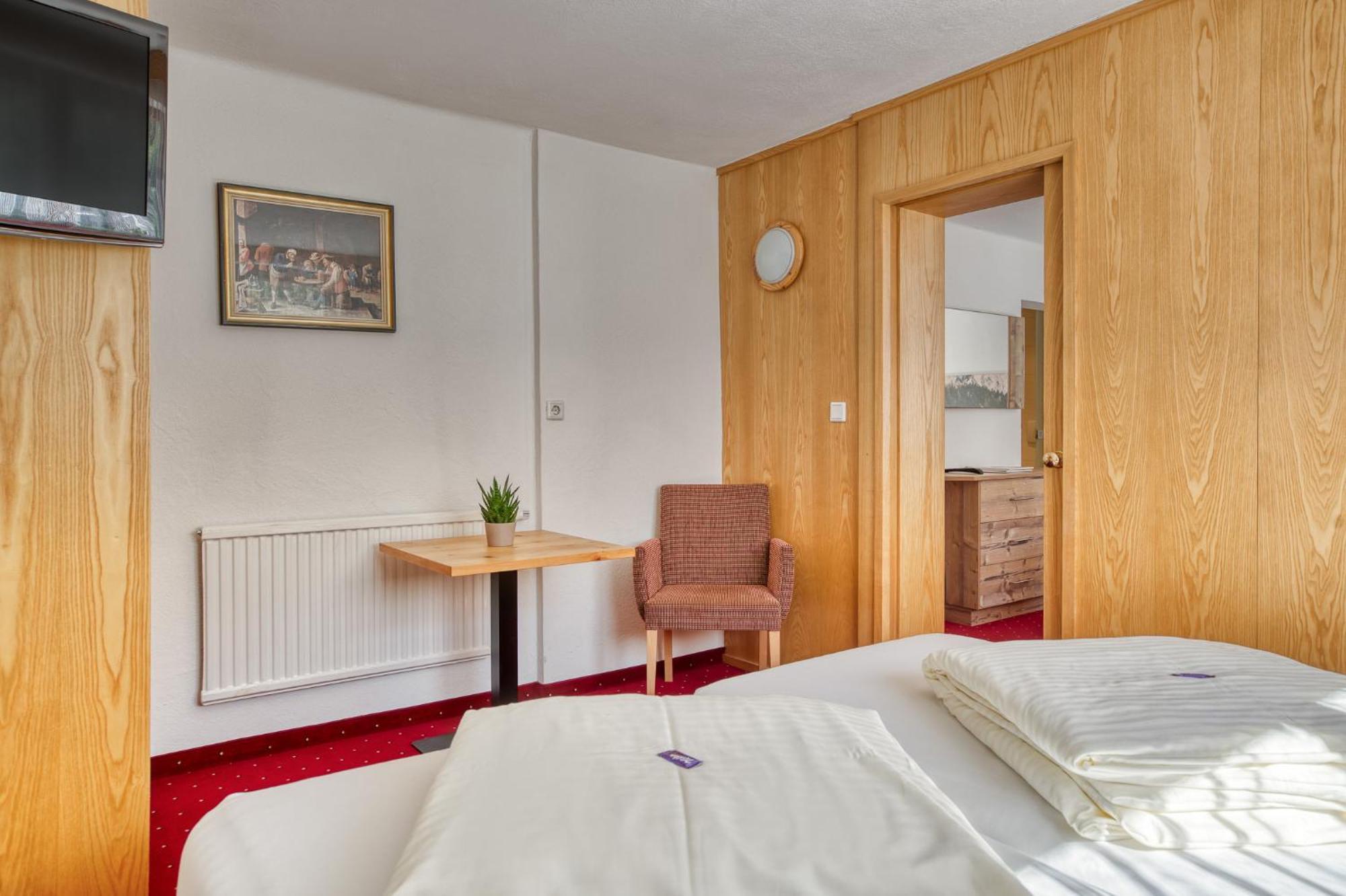 Hotel Jaegerhof Oetz Habitación foto