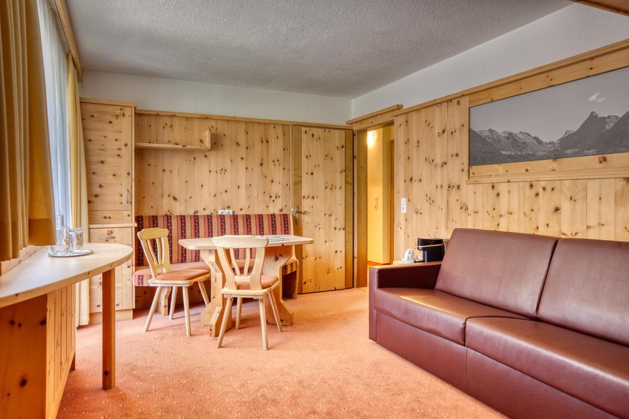 Hotel Jaegerhof Oetz Habitación foto